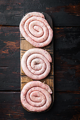 포토 JPG 해외이미지 실내 돼지고기 사람없음 하이앵글 전통음식 소시지 말린_둥글게 해외포토 전통 음식 뷰포인트 컨셉 육류 내부 가공식품 파일형식