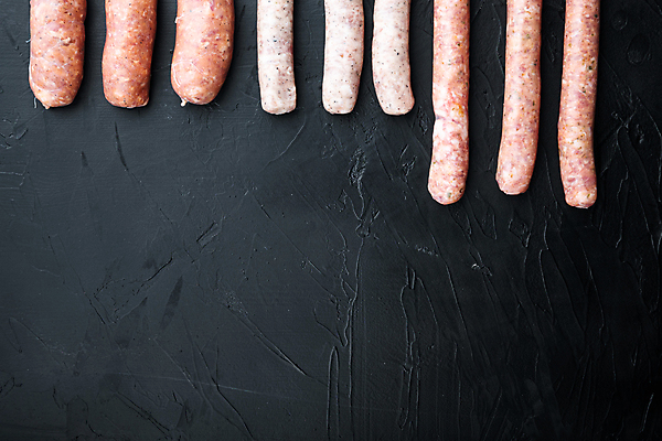 포토 JPG 해외이미지 검은배경 실내 돼지고기 사람없음 전통음식 소시지 해외포토 전통 음식 백그라운드 육류 내부 검은색 가공식품 파일형식