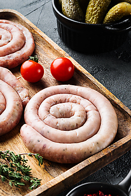 포토 JPG 해외이미지 그릇 방울토마토 실내 근접촬영 사람없음 전통음식 소시지 허브 피클 나무쟁반 말린_둥글게 해외포토 식물 전통 식기 음식 뷰포인트 컨셉 토마토 쟁반 내부 목재 가공식품 절임 파일형식