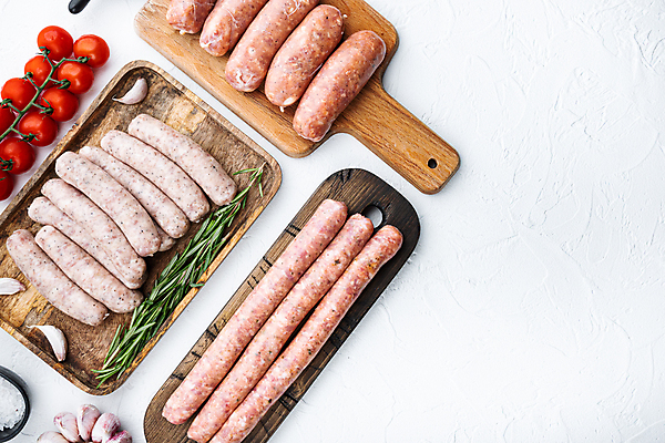 포토 JPG 해외이미지 방울토마토 실내 마늘 돼지고기 사람없음 전통음식 소시지 흰배경 소금 로즈메리 나무도마 해외포토 전통 음식 백그라운드 토마토 채소 도마 육류 내부 목재 흰색 가공식품 허브 파일형식