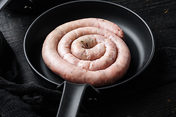 포토 JPG 해외이미지 실내 돼지고기 사람없음 전통음식 프라이팬 소시지 말린_둥글게 해외포토 전통 음식 컨셉 주방용품 육류 내부 가공식품 파일형식