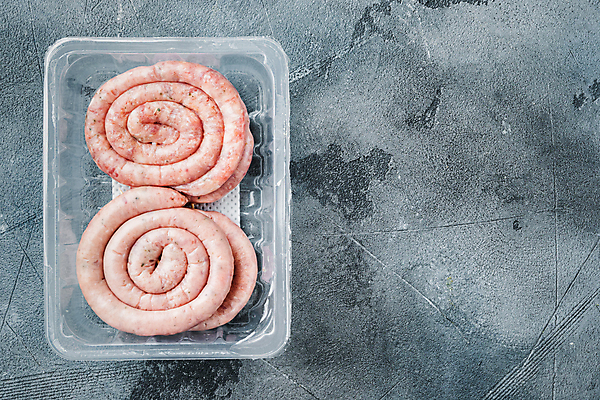 포토 JPG 해외이미지 회색배경 실내 돼지고기 사람없음 하이앵글 전통음식 소시지 포장용기 해외포토 전통 음식 뷰포인트 백그라운드 육류 내부 회색 가공식품 포장재료 파일형식