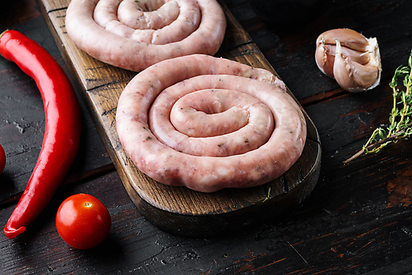 포토 JPG 해외이미지 방울토마토 고추 실내 마늘 돼지고기 사람없음 전통음식 소시지 허브 나무도마 말린_둥글게 해외포토 식물 전통 음식 컨셉 토마토 채소 도마 육류 내부 목재 가공식품 파일형식