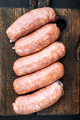 포토 JPG 해외이미지 실내 돼지고기 사람없음 하이앵글 전통음식 소시지 나무도마 해외포토 전통 음식 뷰포인트 도마 육류 내부 목재 가공식품 파일형식