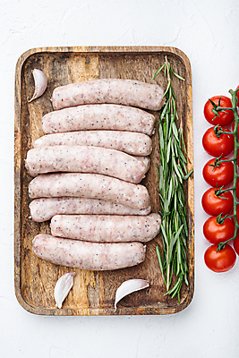 포토 JPG 해외이미지 방울토마토 실내 마늘 사람없음 하이앵글 전통음식 소시지 흰배경 로즈메리 나무쟁반 해외포토 전통 음식 뷰포인트 백그라운드 토마토 채소 쟁반 내부 목재 흰색 가공식품 허브 파일형식
