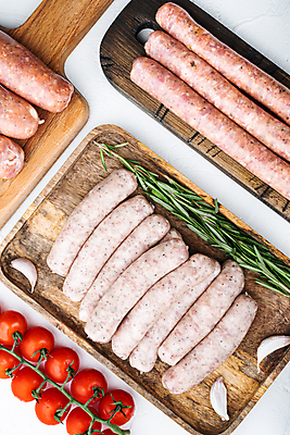 포토 JPG 해외이미지 방울토마토 실내 마늘 돼지고기 사람없음 하이앵글 전통음식 소시지 흰배경 로즈메리 나무도마 나무쟁반 해외포토 전통 음식 뷰포인트 백그라운드 토마토 채소 도마 쟁반 육류 내부 목재 흰색 가공식품 허브 파일형식