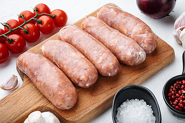 포토 JPG 해외이미지 방울토마토 양파 실내 마늘 돼지고기 근접촬영 사람없음 전통음식 소시지 흰배경 소금 양송이 후추 나무도마 해외포토 전통 음식 뷰포인트 백그라운드 토마토 채소 도마 육류 내부 목재 버섯 흰색 가공식품 향신료 파일형식