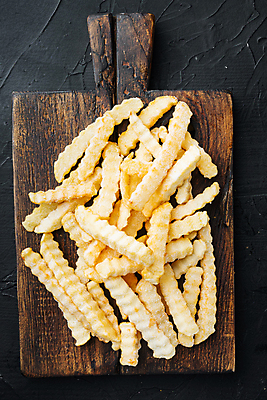 포토 JPG 해외이미지 검은배경 패스트푸드 사람없음 감자튀김 나무도마 해외포토 백그라운드 감자 도마 목재 검은색 튀김 인스턴트 파일형식
