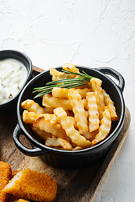 포토 JPG 해외이미지 그릇 패스트푸드 사람없음 감자튀김 흰배경 로즈메리 나무쟁반 해외포토 식기 백그라운드 감자 쟁반 목재 튀김 흰색 인스턴트 허브 파일형식