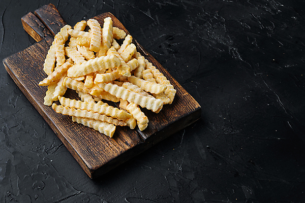 포토 JPG 해외이미지 검은배경 패스트푸드 사람없음 감자튀김 나무도마 해외포토 백그라운드 감자 도마 목재 검은색 튀김 인스턴트 파일형식