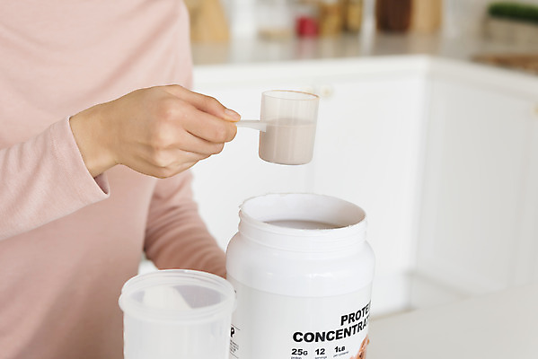 포토 JPG 우먼라이프 여자 실내 한명 들기 상반신 20대 성인 앞모습 아웃포커스 건강관리 한국인 계량스푼 싱글라이프 성인여자한명만 단백질쉐이크 국내포토 1 라이프스타일 뷰포인트 모션 주방용품 촬영기법 건강 관리 사람 동양인 청년 내부 쉐이크 여자한명만 성인여자만 파일형식