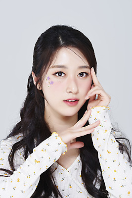 포토 JPG 스튜디오촬영 응시 여자 회색배경 실내 한명 손짓 상반신 20대 성인 앞모습 화장 뷰티 한국인 청순 의료성형뷰티 성인여자한명만 강조 국내포토 1 시선 뷰포인트 백그라운드 컨셉 모션 사람 동양인 청년 내부 회색 여자한명만 성인여자만 파일형식