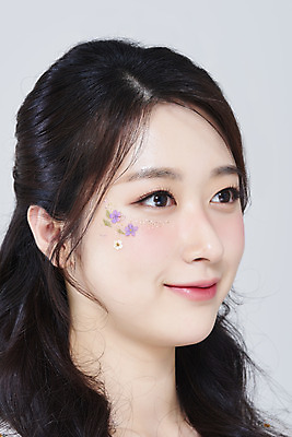 포토 JPG 스튜디오촬영 여자 얼굴 회색배경 실내 한명 미소 근접촬영 상반신 20대 성인 옆모습 화장 뷰티 한국인 청순 의료성형뷰티 성인여자한명만 강조 국내포토 1 뷰포인트 백그라운드 컨셉 표정 사람 동양인 청년 내부 신체부위 회색 여자한명만 성인여자만 파일형식