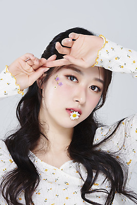 포토 JPG 스튜디오촬영 응시 여자 회색배경 실내 한명 손짓 상반신 20대 성인 앞모습 화장 뷰티 한국인 물기 데이지 청순 의료성형뷰티 성인여자한명만 국내포토 1 시선 꽃 뷰포인트 백그라운드 컨셉 모션 사람 동양인 청년 내부 회색 여자한명만 성인여자만 파일형식