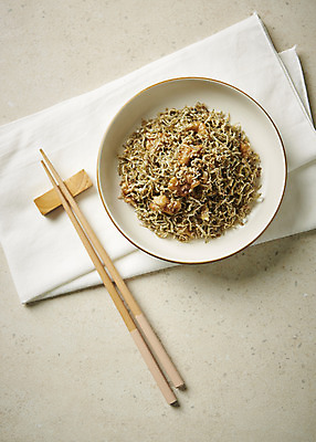 포토 JPG 스튜디오촬영 접시 한식 반찬 실내 사람없음 하이앵글 천 나무젓가락 멸치볶음 집밥 베이지색배경 국내포토 식기 음식 뷰포인트 백그라운드 젓가락 내부 직물 볶음 베이지색 파일형식