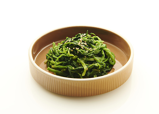 포토 JPG 스튜디오촬영 접시 한식 반찬 실내 사람없음 흰배경 미나리무침 집밥 국내포토 식기 음식 백그라운드 내부 흰색 무침 파일형식