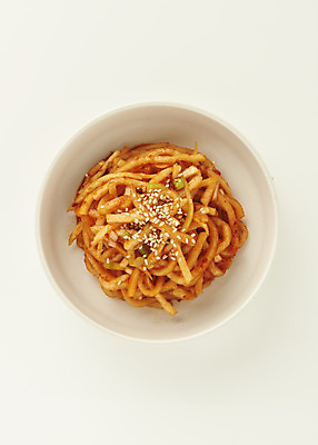 포토 JPG 스튜디오촬영 접시 한식 반찬 실내 사람없음 하이앵글 흰배경 무생채 집밥 국내포토 식기 음식 뷰포인트 백그라운드 내부 흰색 파일형식