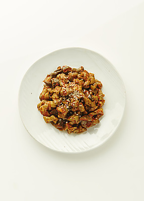 포토 JPG 스튜디오촬영 접시 한식 반찬 실내 사람없음 하이앵글 흰배경 무침 오이지 집밥 국내포토 식기 음식 뷰포인트 백그라운드 내부 흰색 파일형식