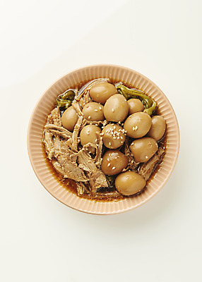 포토 JPG 스튜디오촬영 접시 한식 반찬 실내 사람없음 하이앵글 흰배경 메추리알장조림 집밥 국내포토 식기 음식 뷰포인트 백그라운드 내부 흰색 장조림 파일형식