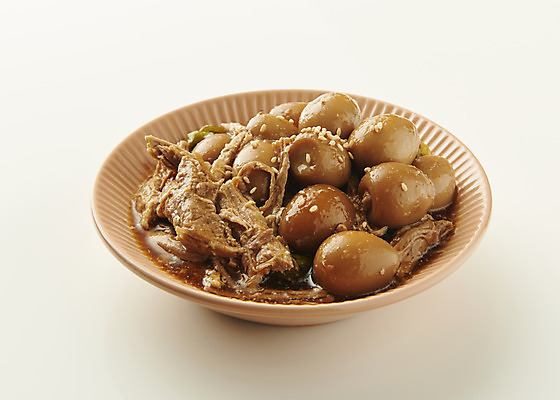 포토 JPG 스튜디오촬영 접시 한식 반찬 실내 사람없음 흰배경 메추리알장조림 집밥 국내포토 식기 음식 백그라운드 내부 흰색 장조림 파일형식