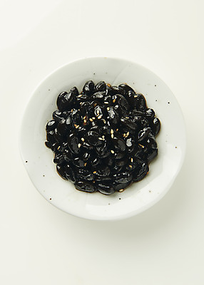 포토 JPG 스튜디오촬영 접시 한식 반찬 실내 사람없음 하이앵글 흰배경 집밥 콩자반 국내포토 식기 음식 뷰포인트 백그라운드 내부 흰색 파일형식