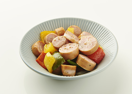 포토 JPG 스튜디오촬영 접시 한식 반찬 실내 사람없음 흰배경 소시지볶음 집밥 국내포토 식기 음식 백그라운드 내부 흰색 볶음 파일형식