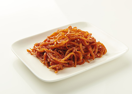 포토 JPG 스튜디오촬영 접시 한식 반찬 실내 사람없음 흰배경 볶음 오징어채 집밥 국내포토 식기 음식 백그라운드 내부 흰색 건어물 파일형식