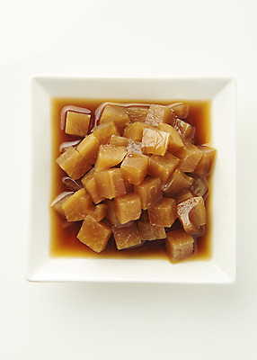 포토 JPG 스튜디오촬영 접시 한식 반찬 실내 사람없음 하이앵글 흰배경 무조림 집밥 국내포토 식기 음식 뷰포인트 백그라운드 내부 흰색 조림 파일형식