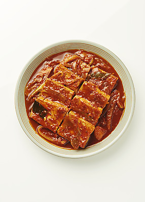 포토 JPG 스튜디오촬영 접시 한식 반찬 실내 사람없음 하이앵글 흰배경 두부조림 집밥 국내포토 식기 음식 뷰포인트 백그라운드 내부 흰색 조림 파일형식