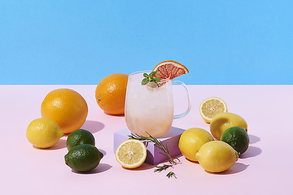 포토 JPG 스튜디오촬영 음료 잔 실내 사람없음 여름 카페 레몬 자몽 메뉴 파란배경 라임 단상 냉음료 보라색배경 자몽에이드 국내포토 식기 계절 백그라운드 과일 내부 파란색 상점 보라색 에이드 파일형식
