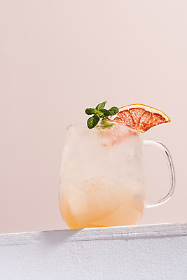 포토 JPG 스튜디오촬영 음료 잔 실내 사람없음 여름 카페 자몽 메뉴 냉음료 자몽에이드 분홍색배경 국내포토 식기 계절 분홍색 백그라운드 과일 내부 상점 에이드 파일형식