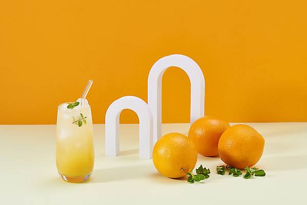 포토 JPG 스튜디오촬영 음료 오렌지 잔 실내 빨대 사람없음 여름 카페 메뉴 아치 냉음료 오렌지에이드 주황색배경 국내포토 식기 계절 백그라운드 과일 내부 상점 주황색 에이드 파일형식