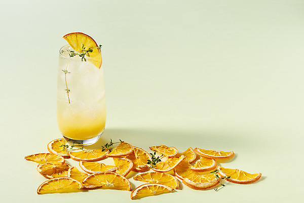 포토 JPG 스튜디오촬영 음료 잔 실내 사람없음 여름 카페 레몬 레모네이드 메뉴 건과일 냉음료 초록배경 국내포토 식기 계절 백그라운드 과일 건조 내부 초록색 상점 에이드 파일형식