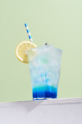 포토 JPG 스튜디오촬영 음료 로우앵글 잔 실내 빨대 사람없음 여름 얼음 카페 레몬 메뉴 냉음료 블루레몬에이드 초록배경 국내포토 자연요소 식기 계절 뷰포인트 백그라운드 과일 내부 초록색 상점 에이드 파일형식