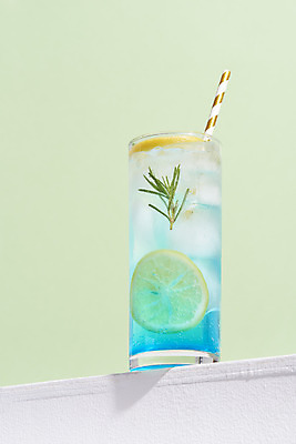 포토 JPG 스튜디오촬영 음료 로우앵글 잔 실내 빨대 사람없음 여름 카페 레몬 메뉴 냉음료 블루레몬에이드 초록배경 국내포토 식기 계절 뷰포인트 백그라운드 과일 내부 초록색 상점 에이드 파일형식