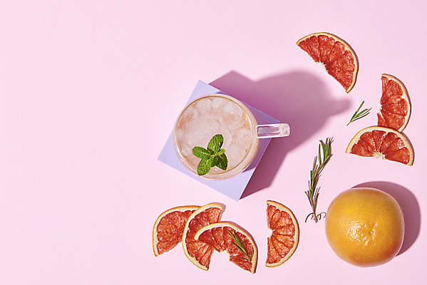 포토 JPG 스튜디오촬영 음료 잔 실내 사람없음 여름 하이앵글 카페 자몽 메뉴 단상 건과일 냉음료 보라색배경 자몽에이드 플랫레이 국내포토 식기 계절 뷰포인트 백그라운드 과일 건조 내부 상점 보라색 플랫 에이드 파일형식