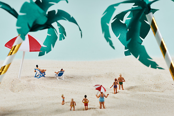 포토 JPG 스튜디오촬영 수영복 종이 모래 실내 해변 사람없음 여름 여름휴가 바캉스 야자수 여름풍경 미니어처 파라솔 페이퍼아트 선베드 파란배경 여름라이프 국내포토 나무 라이프스타일 옷 계절 바다 백그라운드 의자 휴가 풍경 내부 파란색 모형 파일형식 여름_계절