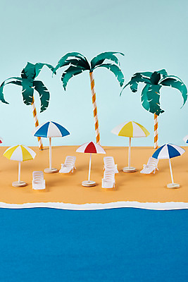 포토 JPG 스튜디오촬영 종이 실내 해변 사람없음 여름 여름휴가 바캉스 야자수 여름풍경 미니어처 파라솔 페이퍼아트 선베드 파란배경 여름라이프 국내포토 나무 라이프스타일 계절 바다 백그라운드 의자 휴가 풍경 내부 파란색 모형 파일형식 여름_계절