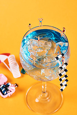 포토 JPG 스튜디오촬영 수영복 와인잔 사다리 실내 사람없음 아웃포커스 여름 여름휴가 바캉스 캐리어 얼음 여름풍경 미니어처 파라솔 선베드 여름라이프 국내포토 자연요소 라이프스타일 옷 계절 술잔 의자 휴가 촬영기법 풍경 내부 모형 여행가방 도구 파일형식 여름_계절