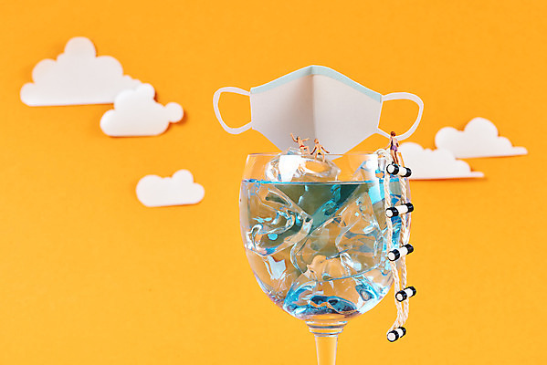 포토 JPG 스튜디오촬영 구름 수영복 종이 와인잔 사다리 실내 마스크 사람없음 여름 여름휴가 바캉스 얼음 여름풍경 미니어처 페이퍼아트 노란배경 여름라이프 음료수병 국내포토 자연요소 라이프스타일 옷 계절 백그라운드 술잔 휴가 풍경 내부 노란색 모형 도구 병_담는 파일형식 여름_계절