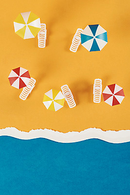 포토 JPG 스튜디오촬영 종이 실내 해변 사람없음 여름 여름휴가 바캉스 하이앵글 노란색 여름풍경 미니어처 파라솔 페이퍼아트 선베드 여름라이프 국내포토 라이프스타일 계절 바다 뷰포인트 컬러 의자 휴가 풍경 내부 모형 파일형식 여름_계절