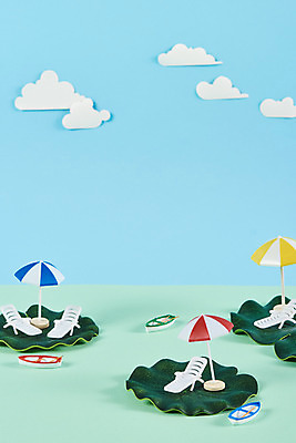 포토 JPG 스튜디오촬영 구름 종이 실내 사람없음 여름 여름휴가 바캉스 여름풍경 미니어처 파라솔 보트 페이퍼아트 연잎 선베드 파란배경 여름라이프 국내포토 자연요소 라이프스타일 계절 백그라운드 잎 배_교통 의자 휴가 풍경 내부 파란색 모형 파일형식 여름_계절
