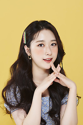 포토 JPG 스튜디오촬영 응시 여자 실내 한명 상반신 20대 성인 앞모습 뷰티 한국인 머리핀 깍지 노란배경 청순 의료성형뷰티 성인여자한명만 국내포토 1 시선 뷰포인트 백그라운드 컨셉 장신구 사람 동양인 손짓 청년 내부 노란색 여자한명만 성인여자만 파일형식