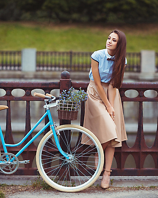 포토 JPG 해외이미지 여자 꽃 행복 도로 교통수단 여행 나비 신체 자연 하늘 넥타이 휴가 건강 미술 한명 미소 초록색 여름 빛 치마 유행 자전거 일몰 봄 우아함 복고 사이클링 내추럴 무료 옛날 힙스터 해외202004 해외202105 해외포토 식물 1 잡화 계절 패션 감정 길 컬러 곤충 교통 컨셉 교통시설 하의 문화예술 표정 사람 노을 바이크 육상스포츠 생태계 파일형식