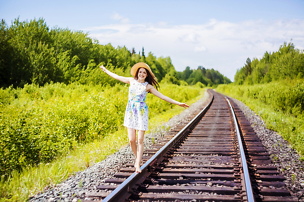 포토 JPG 해외이미지 주간 전신 백인 여자 하늘 팔벌리기 한명 성인 야외 걷기 봄 기찻길 즐거움 중심잡기 성인여자한명만 해외202004 해외202105 해외포토 자연요소 서양인 1 계절 감정 모션 사람 여자한명만 성인여자만 파일형식