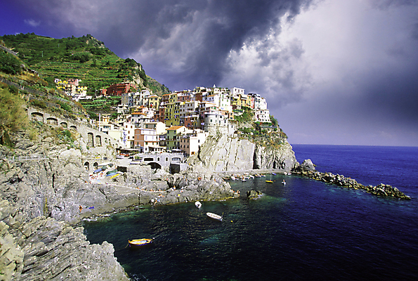 포토 JPG 해외이미지 주간 구름 해외풍경 바다 하늘 유럽건축 산 주택 사람없음 야외 이탈리아 절벽 해안도시 해안절벽 선박 해외202004 해외202105 해외포토 자연요소 해외 유럽 수상교통 서양건축 풍경 건물 도시 파일형식