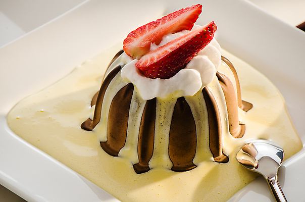 포토 JPG 해외이미지 접시 음식 과일 유리 딸기 디저트 건강 사탕 요리 사람없음 빨간색 갈색 노란색 식당 초콜릿 숟가락 식사 저녁식사 어둠 우유 흰색 대접 신선 달콤 맛 설탕 민트 크림 레시피 푸딩 충동구매 바닐라 커스터드 페스츄리 캐러멜 맛있는 해외202004 해외202105 해외포토 식기 빵 컬러 컨셉 재질 유제품 수저 쇼핑 상점 허브 과소비 파일형식