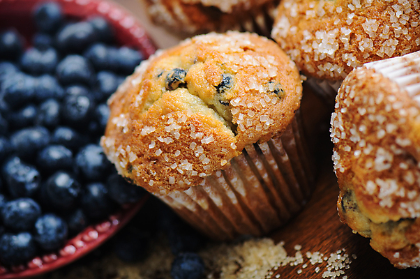 포토 JPG 해외이미지 열매 빵 백그라운드 과일 디저트 따뜻함 건강 사람없음 파란색 케이크 침묵 빵집 신선 뜨거움 황금 선택 달콤 맛 아침식사 상품 설탕 컵케이크 굽기 뿌리기 블루베리 브런치 부드러움 머핀 성분 숙성 신발장 핸드메이드 맛있는 안락 해외202004 해외202105 해외포토 식물 음식 컬러 컨셉 모션 상점 식사 소리 감각 구이 파일형식
