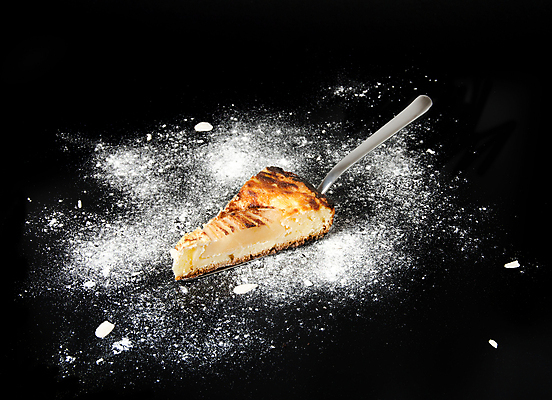 포토 JPG 해외이미지 접시 계절 리본 음식 조각 백그라운드 과일 휴가 디저트 요리 사람없음 가로 빛 갈색 노란색 케이크 금속 검은색 식사 가을 흰색 신선 황금 닫기 달콤 맛 설탕 굽기 먹기 삽 유기농 밀가루 아몬드 레시피 버터 내추럴 시나몬 타르트 페스츄리 핸드메이드 캐러멜 맛있는 해외202004 해외202105 해외포토 식기 웰빙 빵 컬러 컨셉 모션 재질 견과류 가루 구이 파이_빵 파일형식