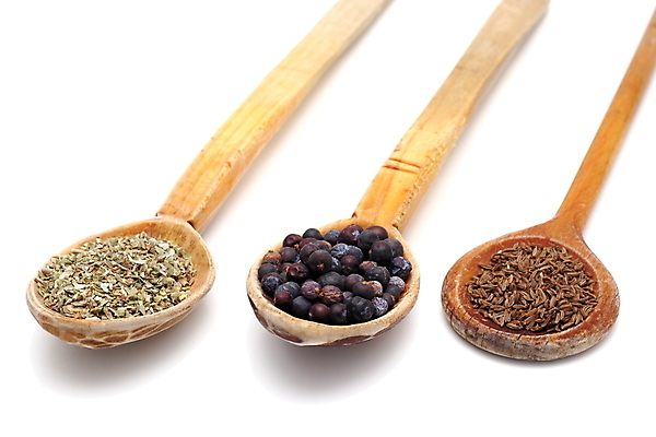 포토 JPG 해외이미지 식재료 실내 종류 씨앗 사람없음 세개 흰배경 나무숟가락 허브가루 해외202004 해외202105 해외포토 식물 백그라운드 3 내부 숟가락 흰색 가루 파일형식